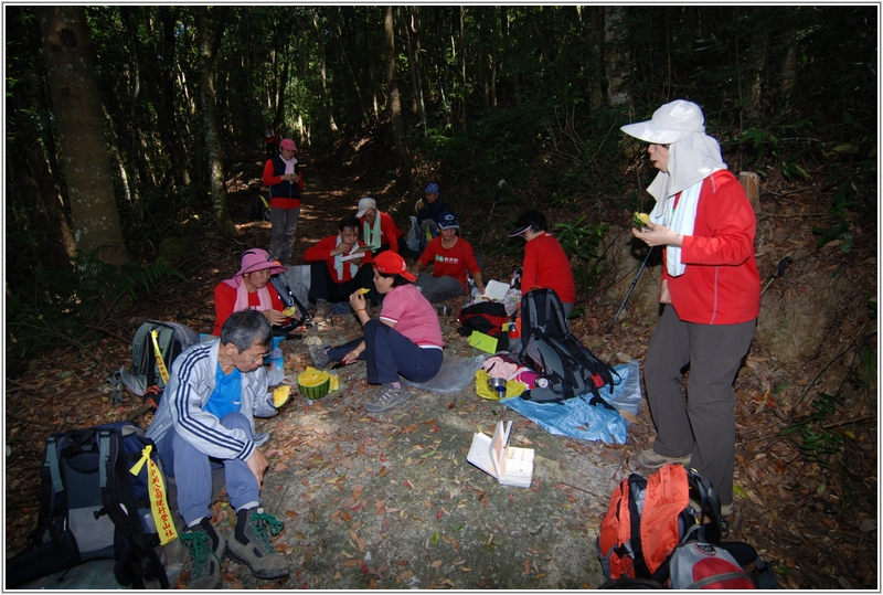 2012-10-07 11-20-02登山口午餐.JPG